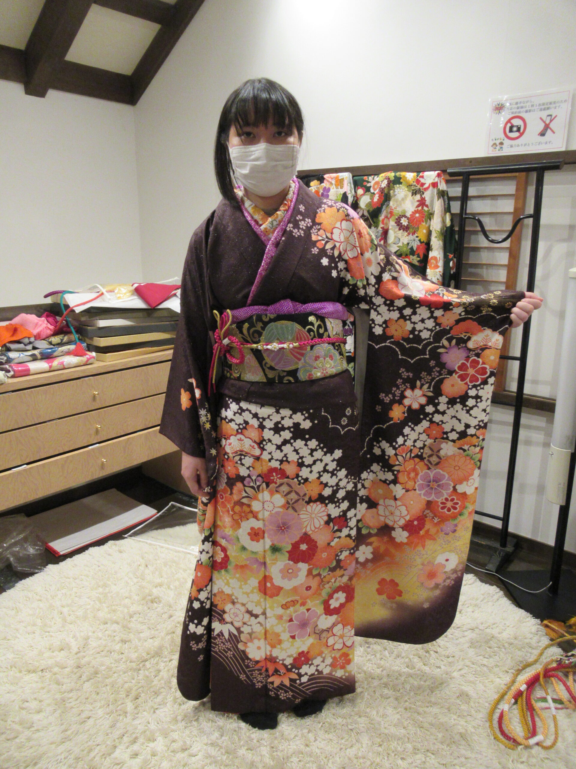 2024年「茶色の振袖に黒い帯」振袖のお客様の画像リンク