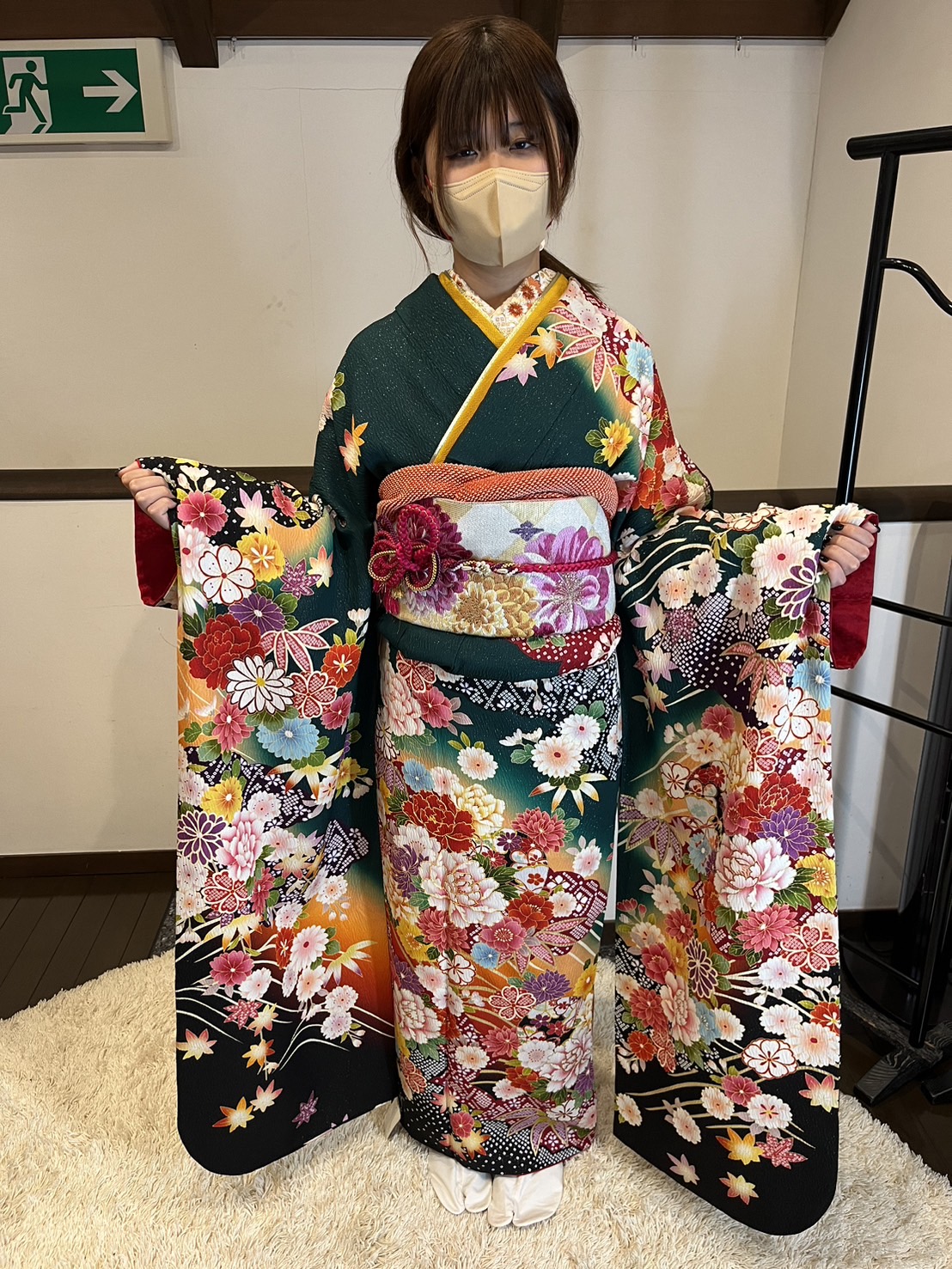 2025年「ラメ入りの緑の振袖＆白いお花柄の帯」振袖のお客様の画像リンク